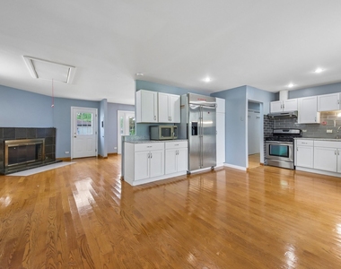 670 Lakeview Lane - Photo Thumbnail 4