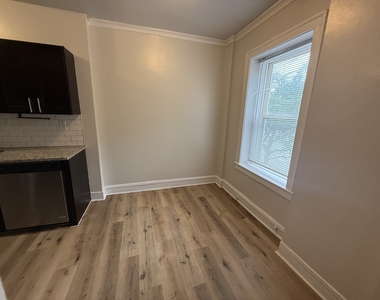 6748 N Ashland Avenue - Photo Thumbnail 3