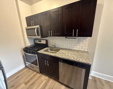 6748 N Ashland Avenue - Photo Thumbnail 5