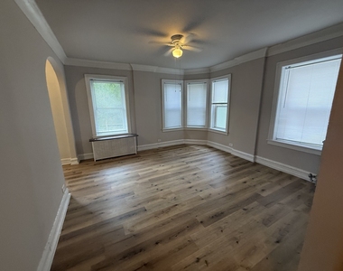 6748 N Ashland Avenue - Photo Thumbnail 1