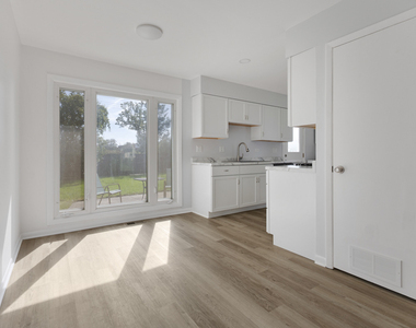 1031 Maple Lane - Photo Thumbnail 5