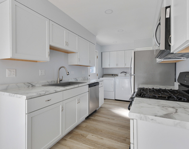 1031 Maple Lane - Photo Thumbnail 6