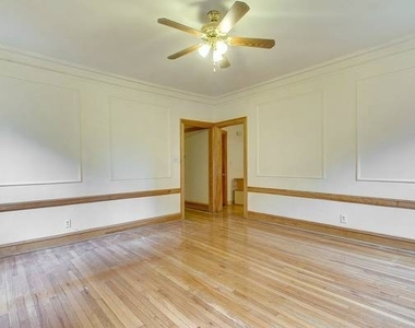 1350 E Hyde Park Boulevard - Photo Thumbnail 5