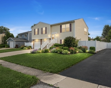 8049 W Norwood Drive - Photo Thumbnail 1