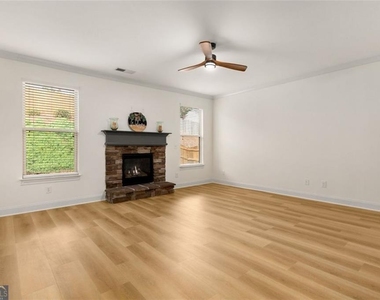 5115 Rialto Way - Photo Thumbnail 12