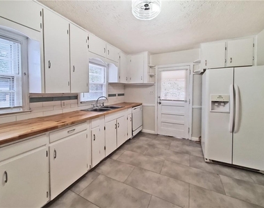 3018 Grand Avenue Sw - Photo Thumbnail 4