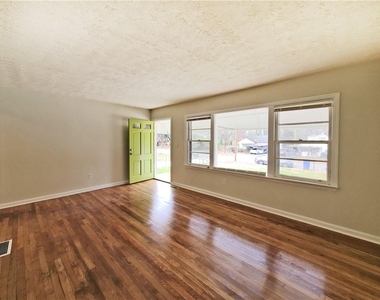 3018 Grand Avenue Sw - Photo Thumbnail 2