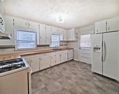 3018 Grand Avenue Sw - Photo Thumbnail 3