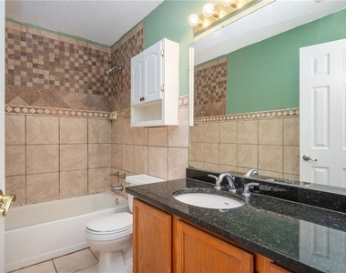 915 Wentworth Court - Photo Thumbnail 17