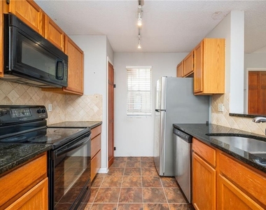 915 Wentworth Court - Photo Thumbnail 10