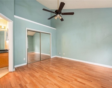 915 Wentworth Court - Photo Thumbnail 19