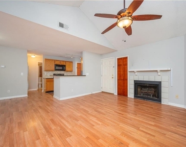 915 Wentworth Court - Photo Thumbnail 4