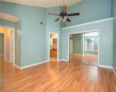 915 Wentworth Court - Photo Thumbnail 20