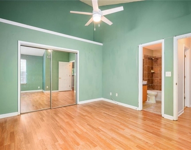 915 Wentworth Court - Photo Thumbnail 15