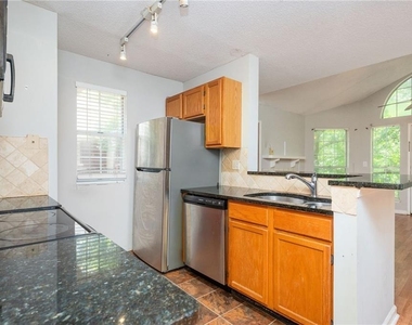 915 Wentworth Court - Photo Thumbnail 11