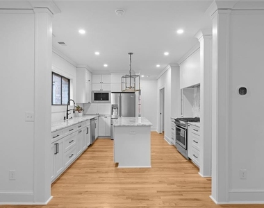 833 Martina Drive Ne - Photo Thumbnail 6