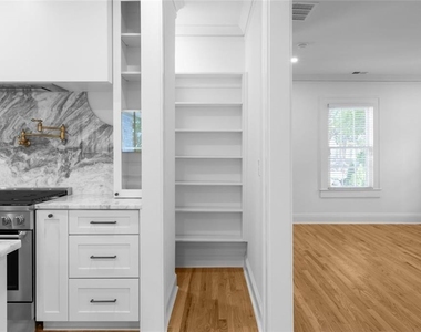 833 Martina Drive Ne - Photo Thumbnail 10