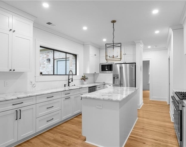 833 Martina Drive Ne - Photo Thumbnail 7