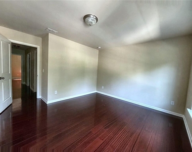 2573 Chimney Hill Place - Photo Thumbnail 8