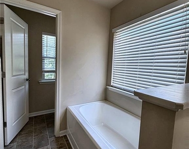 2573 Chimney Hill Place - Photo Thumbnail 14