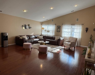 587 Saddlebrook Lane - Photo Thumbnail 2