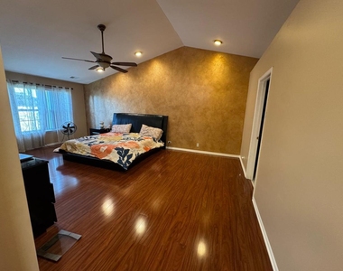 587 Saddlebrook Lane - Photo Thumbnail 10