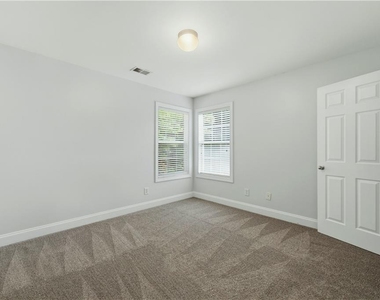 3032 Mockingbird Lane - Photo Thumbnail 16