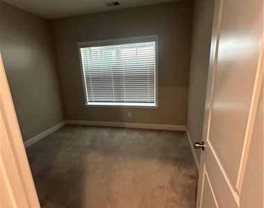 2620 Blackburn Court - Photo Thumbnail 7