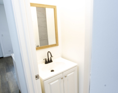 8739 S Colfax Avenue - Photo Thumbnail 7