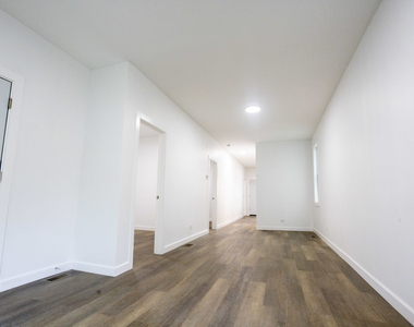 8739 S Colfax Avenue - Photo Thumbnail 3