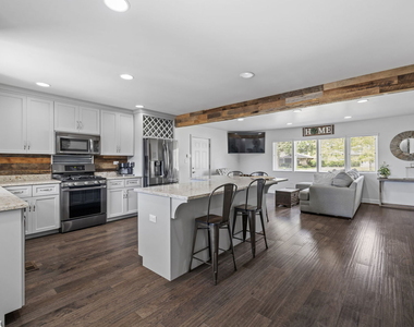 1621 Barthelone Street - Photo Thumbnail 5