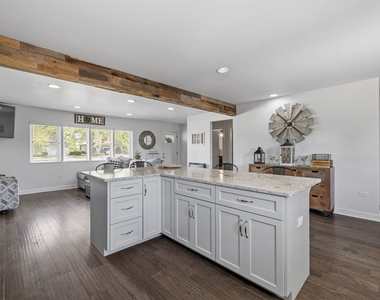 1621 Barthelone Street - Photo Thumbnail 3