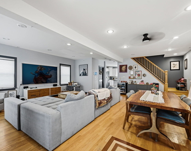 1440 Circle Avenue - Photo Thumbnail 2