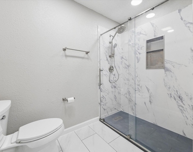 995 Memorial Village Drive - Photo Thumbnail 13