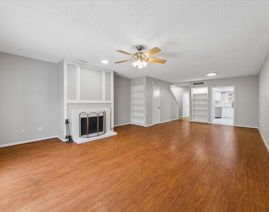 995 Memorial Village Drive - Photo Thumbnail 5