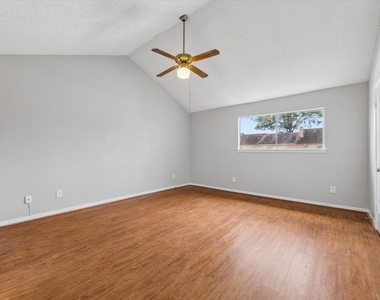 995 Memorial Village Drive - Photo Thumbnail 10