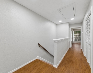 995 Memorial Village Drive - Photo Thumbnail 18