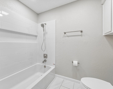 995 Memorial Village Drive - Photo Thumbnail 17