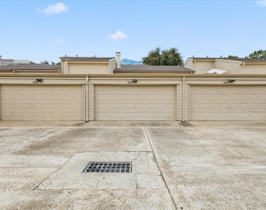 995 Memorial Village Drive - Photo Thumbnail 22