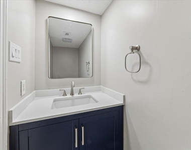995 Memorial Village Drive - Photo Thumbnail 9