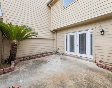 995 Memorial Village Drive - Photo Thumbnail 20