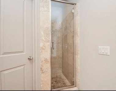 2908 Leeland Street - Photo Thumbnail 4