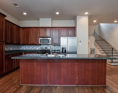 2908 Leeland Street - Photo Thumbnail 13