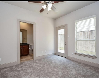 2908 Leeland Street - Photo Thumbnail 3
