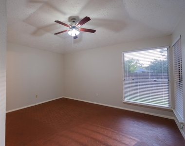 7521 Brookleaf Drive - Photo Thumbnail 6