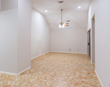7521 Brookleaf Drive - Photo Thumbnail 2