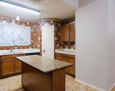 7521 Brookleaf Drive - Photo Thumbnail 4