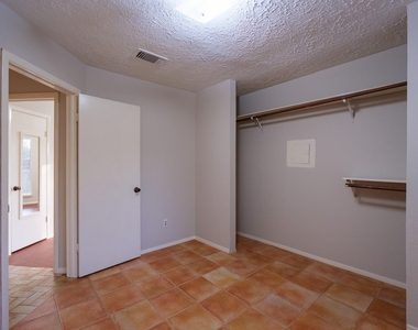 7521 Brookleaf Drive - Photo Thumbnail 8