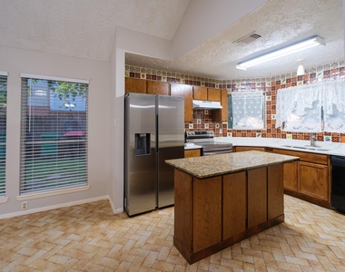 7521 Brookleaf Drive - Photo Thumbnail 3