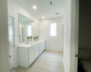 6314 Laguna Terra Drive - Photo Thumbnail 7